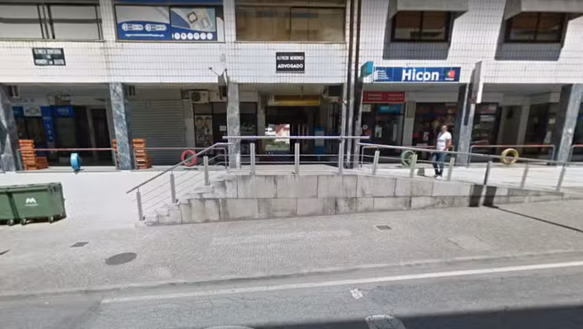 Pety Chiky – Artesanato . Fica nas traseiras da Galeria comercial da foto.